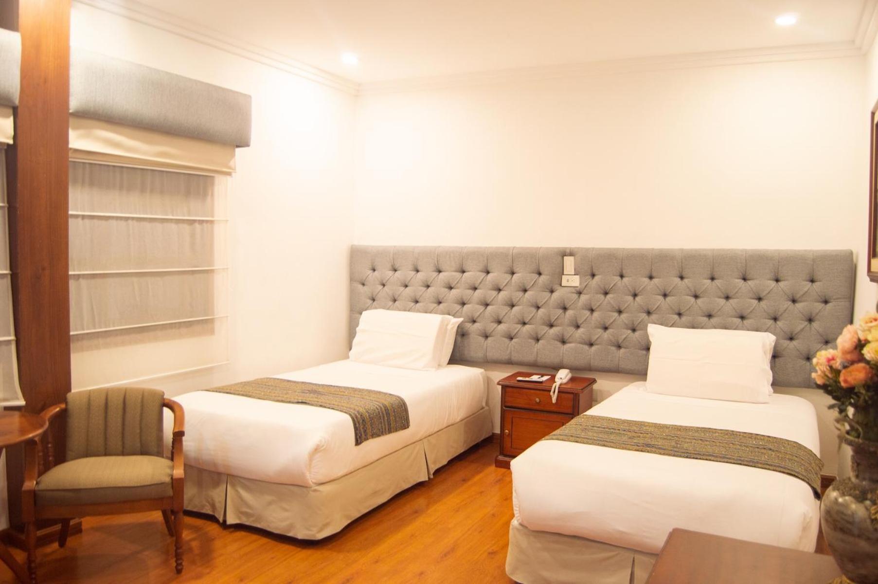 Hotel Carvallo Куенка Екстериор снимка