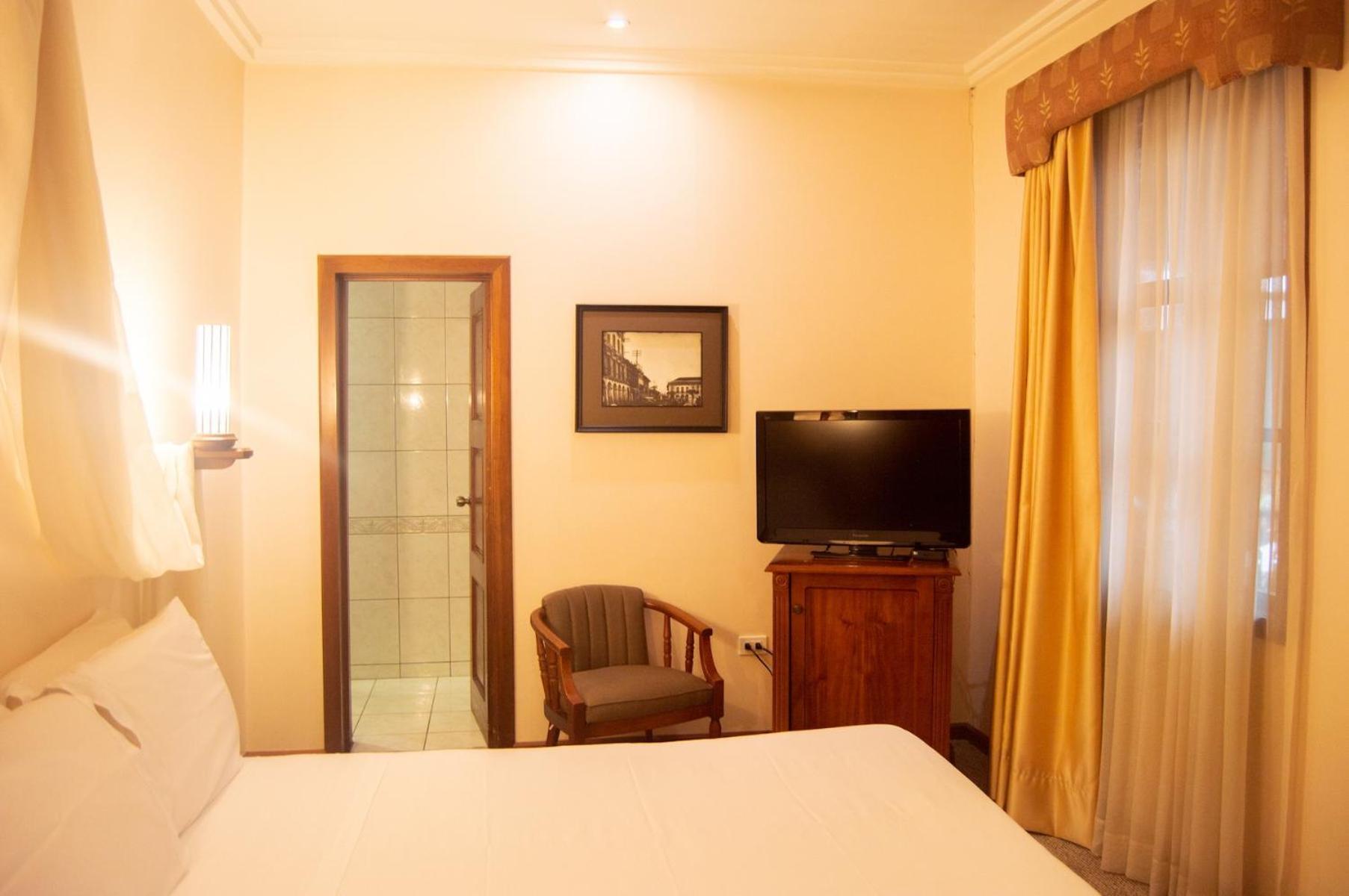 Hotel Carvallo Куенка Екстериор снимка