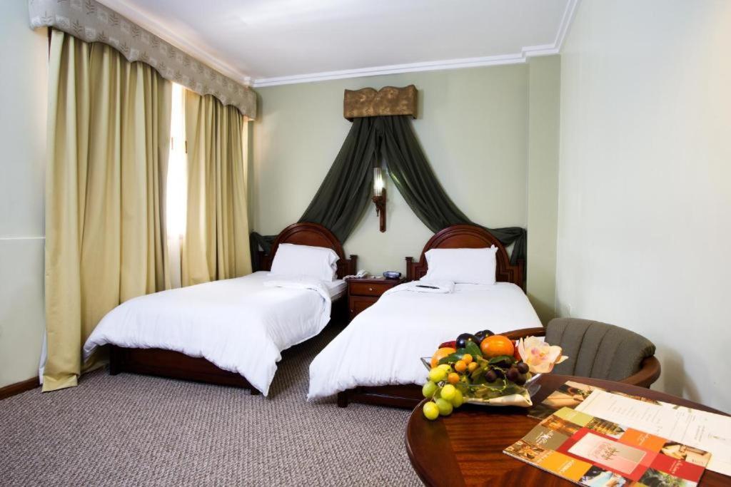 Hotel Carvallo Куенка Екстериор снимка
